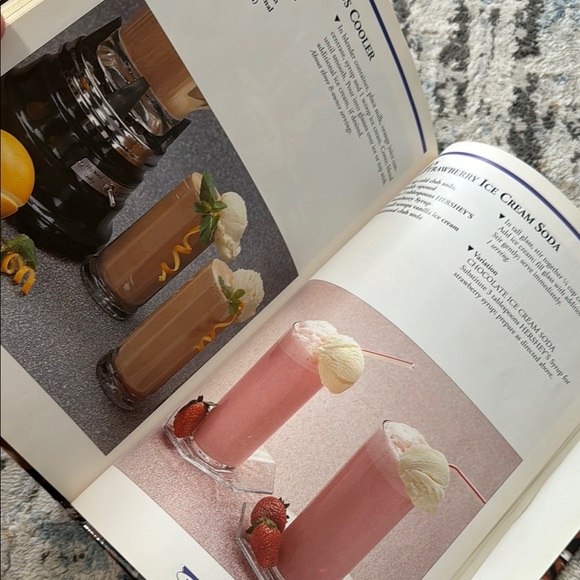 Chocolate Lover's Cookbook - Brown - Picture 8 of 9